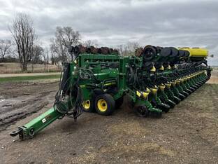 2010 John Deere DB120