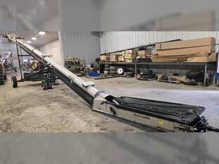 2024 Universal 1547 FIELD LOADER SELF-PROPELLED GAS SD