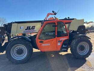 2022 JLG 1055