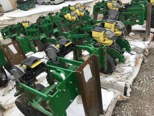 John Deere XP row unit w/ reg arms less closing whe