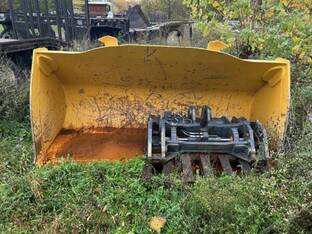 2019 John Deere 3 YARD GP BKT