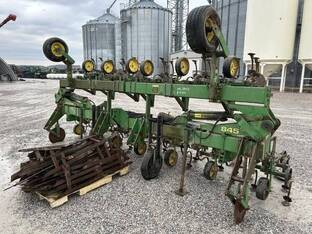 John Deere 845