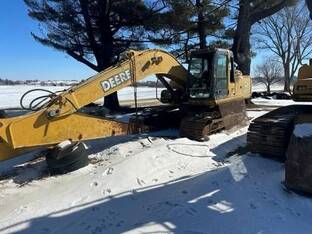 2005 John Deere 200C LC