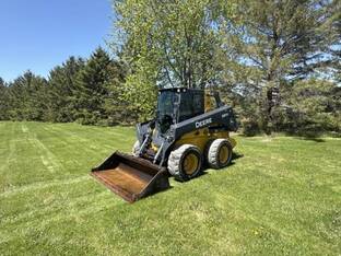 2017 John Deere 330G