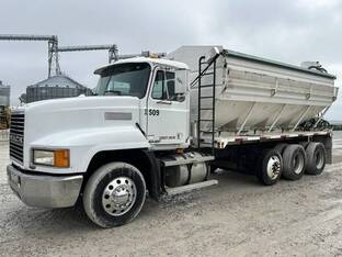 1998 Mack CH613