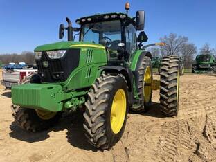 2022 John Deere 6215R