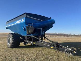 2022 Kinze 1051
