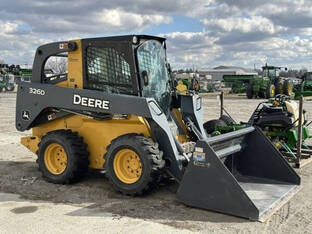 2011 John Deere 326D