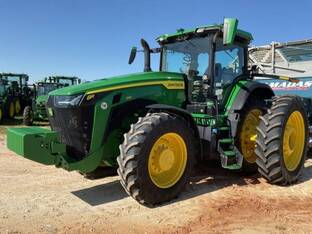 2023 John Deere 8R 230