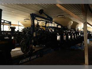 2025 Kinze 3605