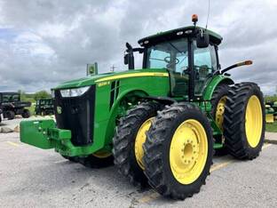 2013 John Deere 8235R