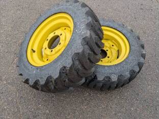 2023 John Deere BLV10851 Tires