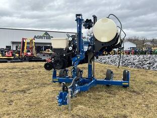 2024 Kinze 3505