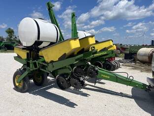 John Deere 7000