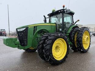 2015 John Deere 8270R