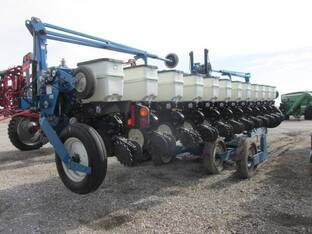 2007 Kinze 3600