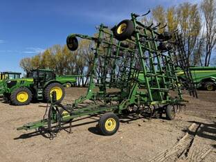 2005 John Deere 2210