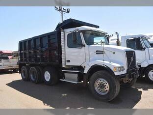 2004 Volvo VHD104F300