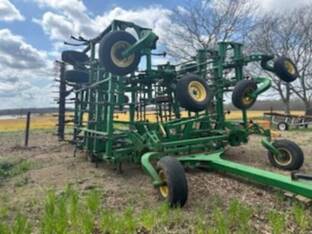 2011 John Deere 2210