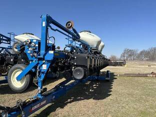2022 Kinze 3605
