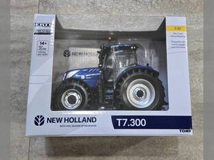 ERTL 1/32 SCALE NEW HOLLAND T7.300