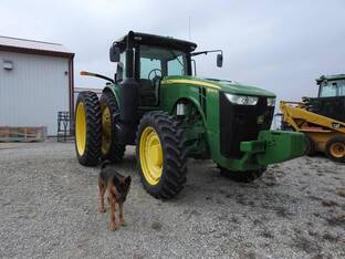 2013 John Deere 8235R