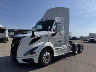2025 Volvo VNL64T300