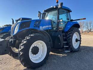 2012 New Holland T8.275