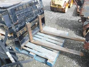 Caterpillar SKID STEER