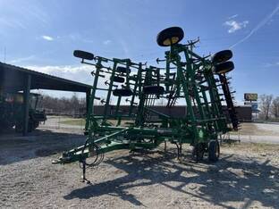 2012 John Deere 2210