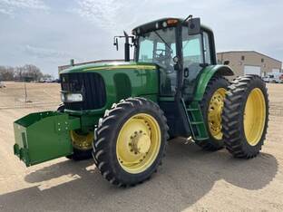 2004 John Deere 7520
