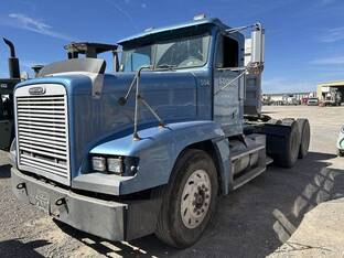2000 Freightliner FLD120