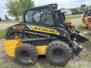 2023 New Holland L320