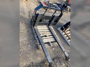 2023 Arrow Material Hdlg PALLET FORKS