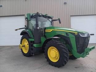 2023 John Deere 8R 250