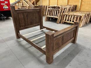 AMISH FURNITURE QUEEN BED