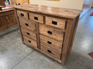AMISH FURNITURE 9 DRAWER DRESSER