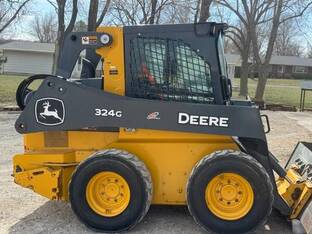 John Deere 324G