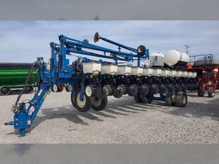 2010 Kinze 3700