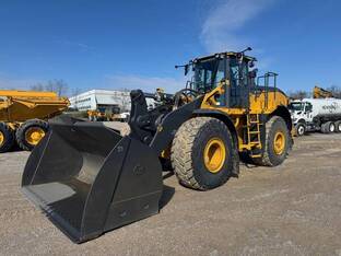 2023 John Deere 824 P-TIER