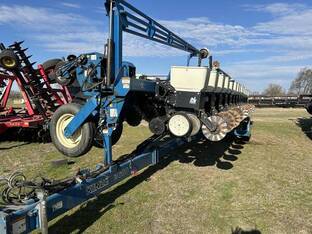 2000 Kinze 3600