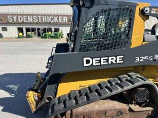 2019 John Deere 325G