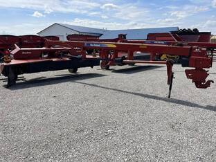 2012 New Holland H7460