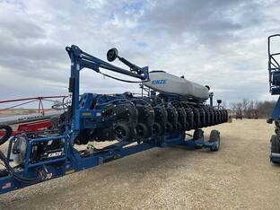 2025 Kinze 5670