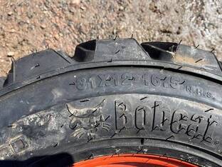 Bobcat TIRE