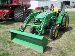 2016 John Deere 4066R