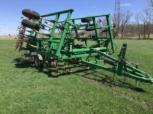 2012 John Deere 2210