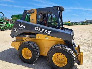 2017 John Deere 330G