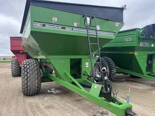 2003 Unverferth 8200