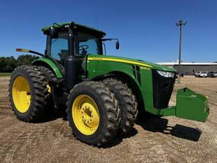 2011 John Deere 8235R
